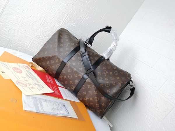 ルイヴィトンバッグ背面デザイン